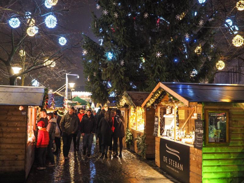 Illuminations de Noël: trois places tristes au centre-ville