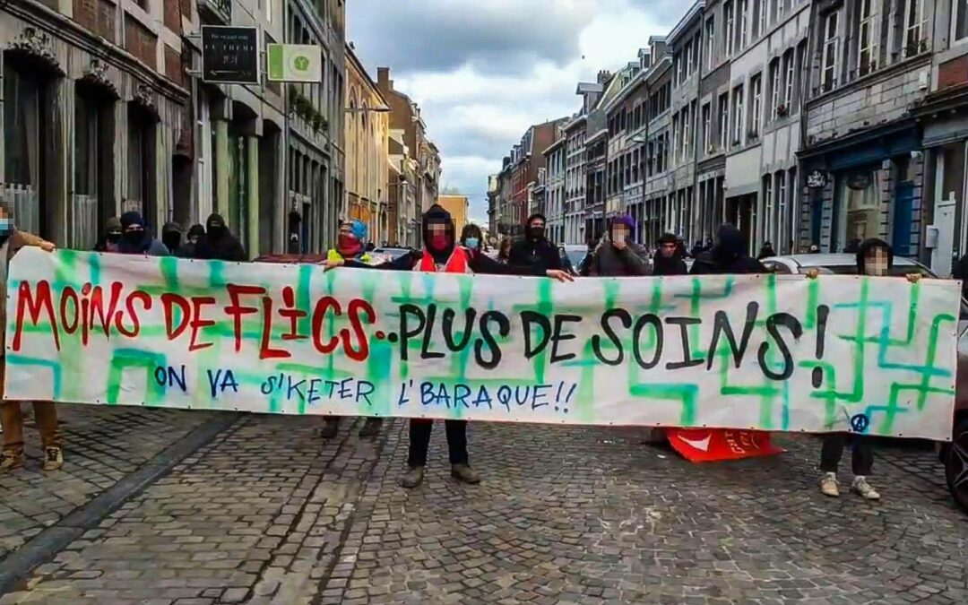Nouvelle manifestation anti couvre-feu au centre-ville: « L’Etat a réagi comme depuis un an face au virus, en contrôlant et en réprimant »