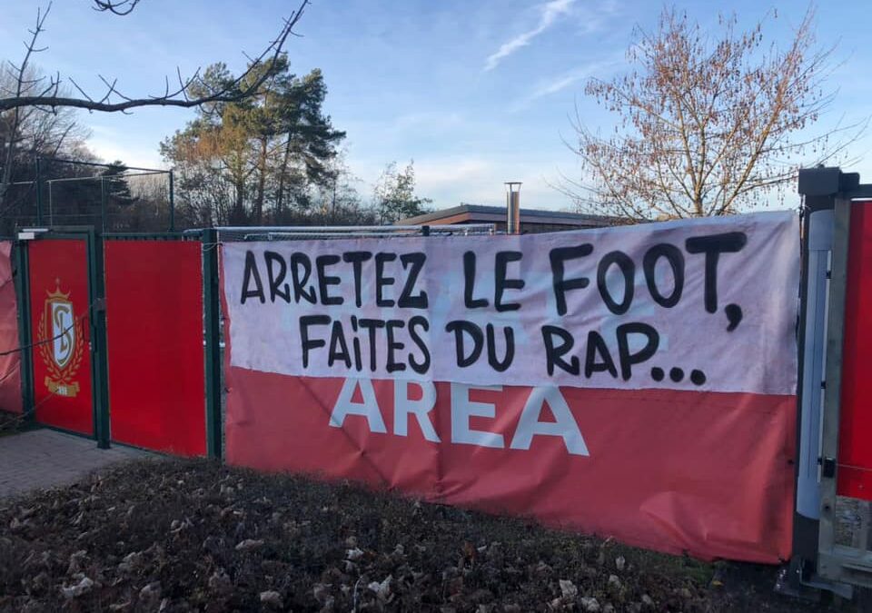 “Arrêtez le foot, faites du rap”: le message des supporters PHK aux joueurs du Standard