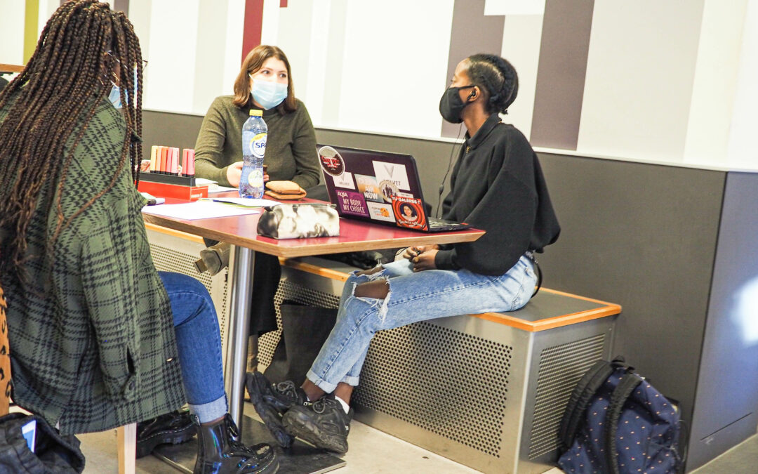 Examens de janvier en présentiel et en manteau: “ça va vraiment cailler dans les amphis”, prévient-on à l’ULiège