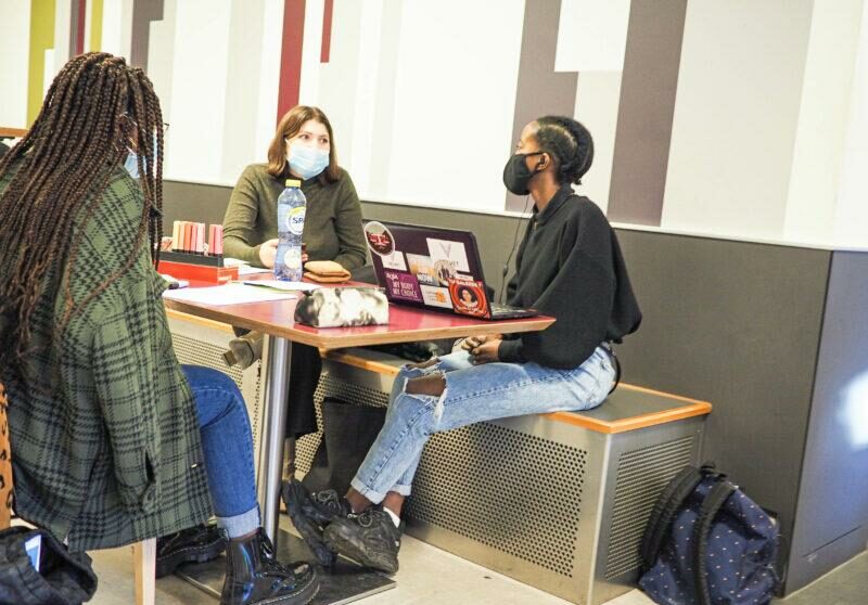 Examens de janvier en présentiel et en manteau: « ça va vraiment cailler dans les amphis », prévient-on à l’ULiège