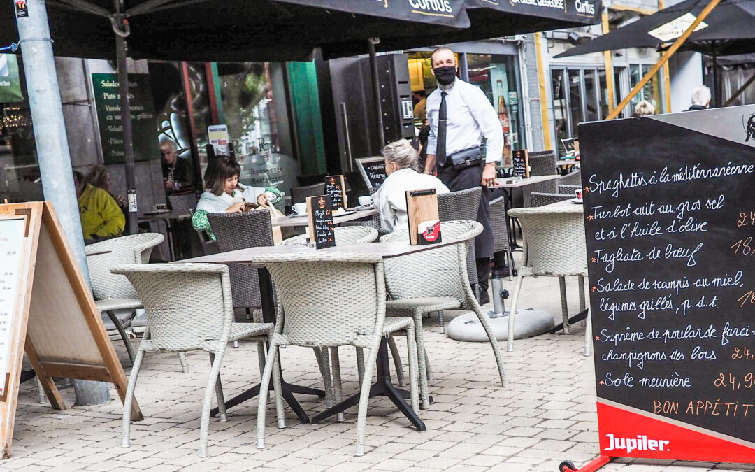 “Au lieu de déambuler en rue les clients des commerces devraient attendre dans les cafés”, estime le président du commerce liégeois