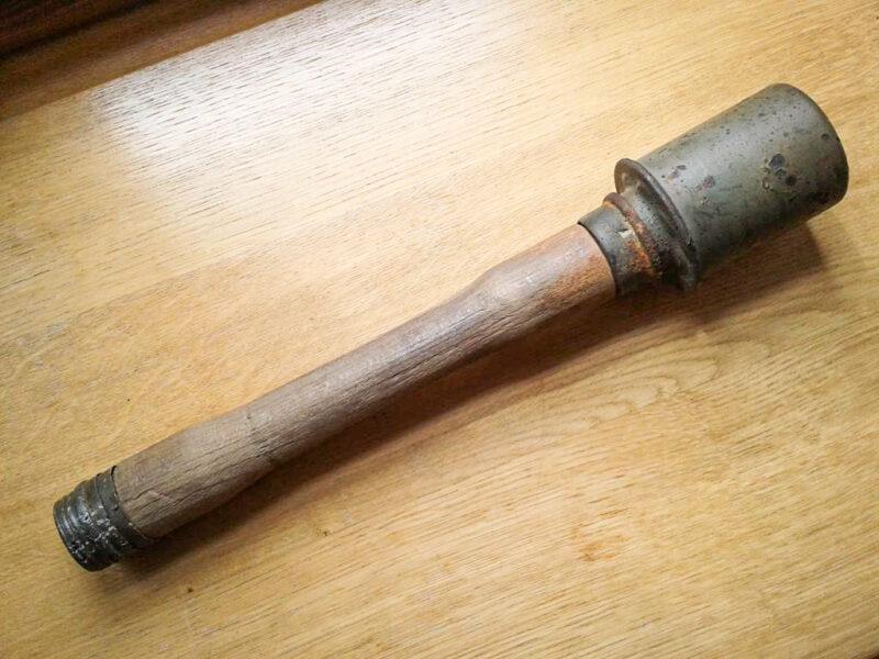 Des grenades explosives dégringolent du plafond d’un habitant de Jemeppe