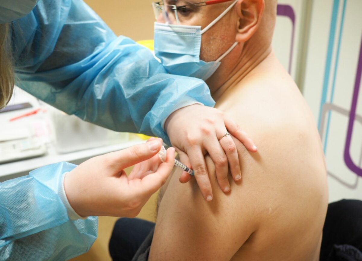 Le CHR brûle une étape et vaccine déjà ses patients de plus de 65 ans ou à risques