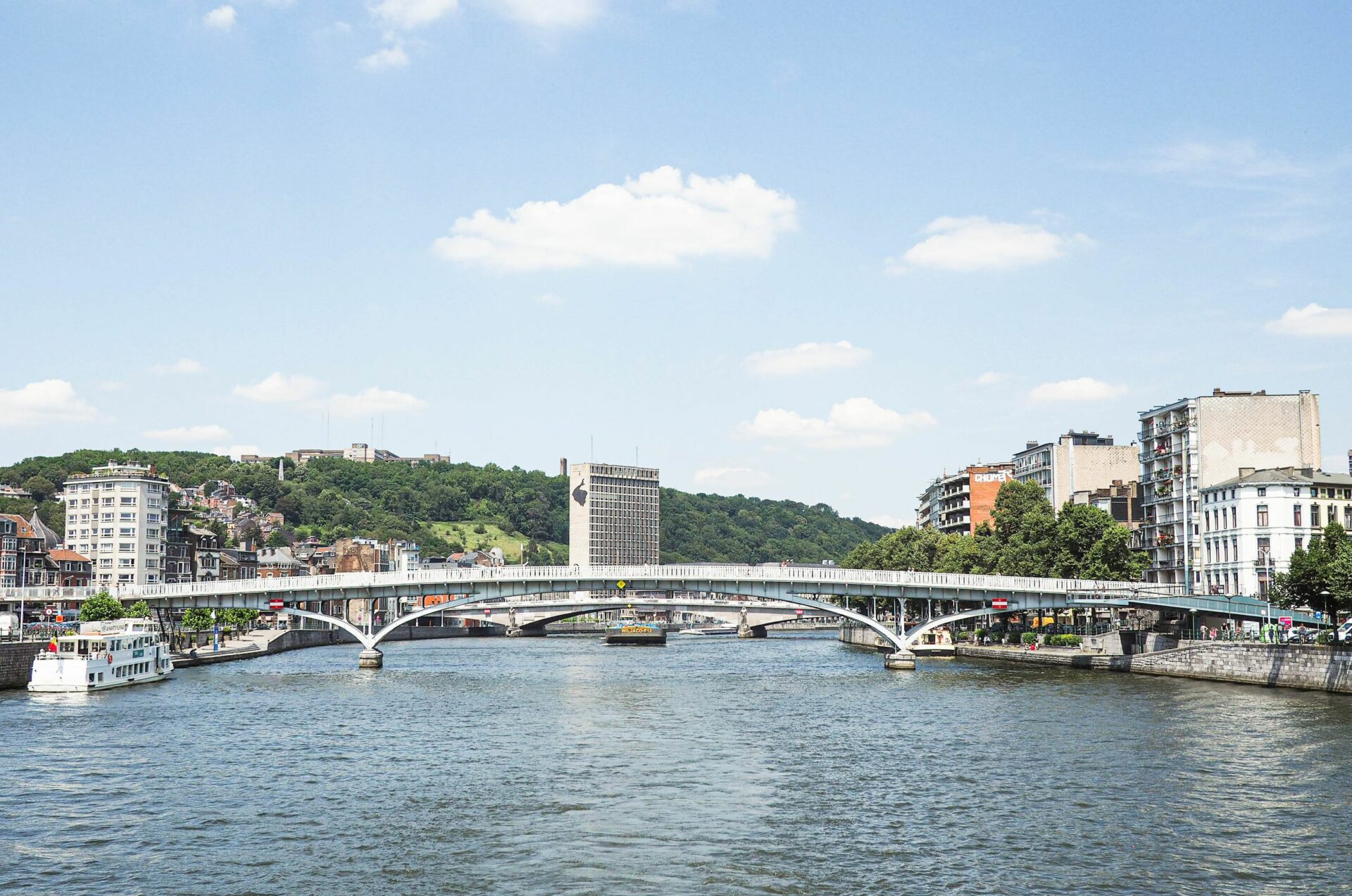 La passerelle qui relie la Grand Poste à Outremeuse va être démolie et reconstruite