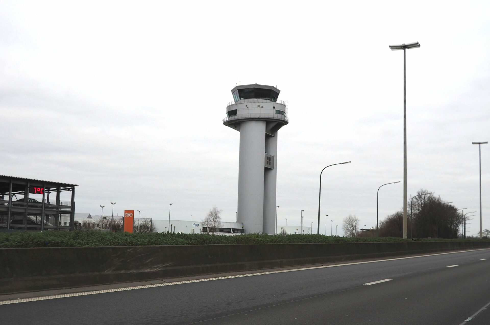 Action « chasse aux enj’oeufs » du collectif Stop Alibaba & Co ce dimanche près de Liege Airport