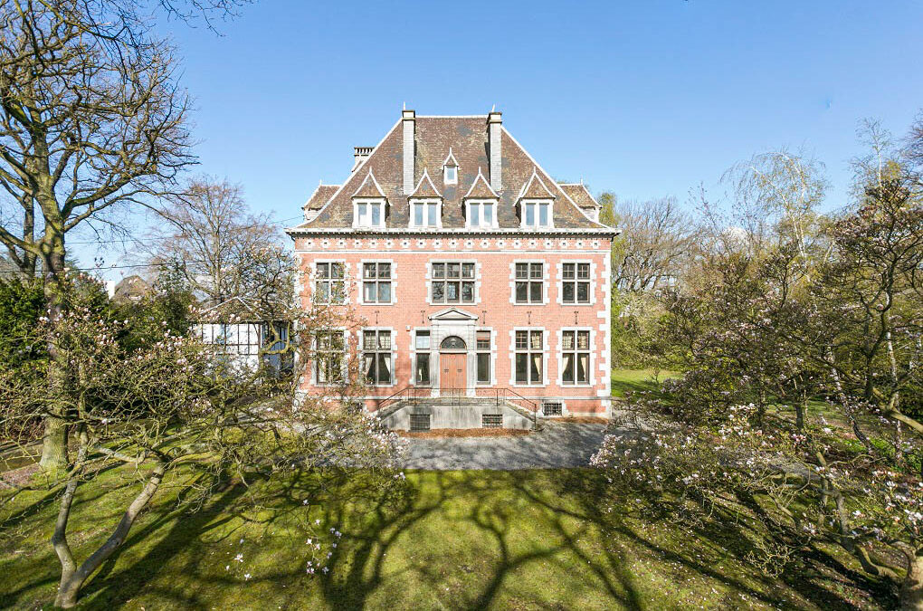 La grosse villa du parc de Cointe achetée par S.Moreau et Ogeo est à vendre