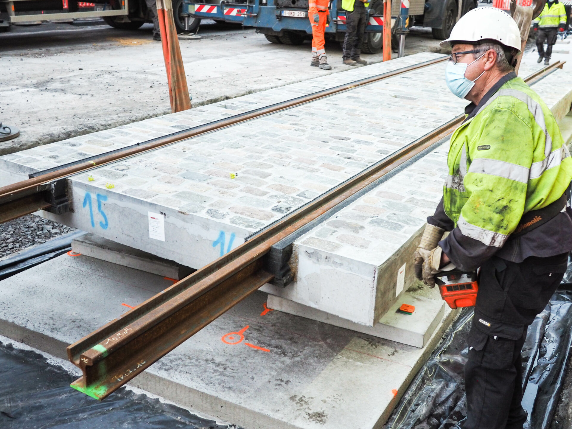 Les premiers rails du tram ont été posés au centre-ville rue Léopold