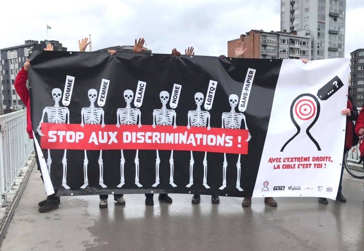L’interdiction du rassemblement culturel contre l’extrême droite sur le même pied que celui de Nation pose problème