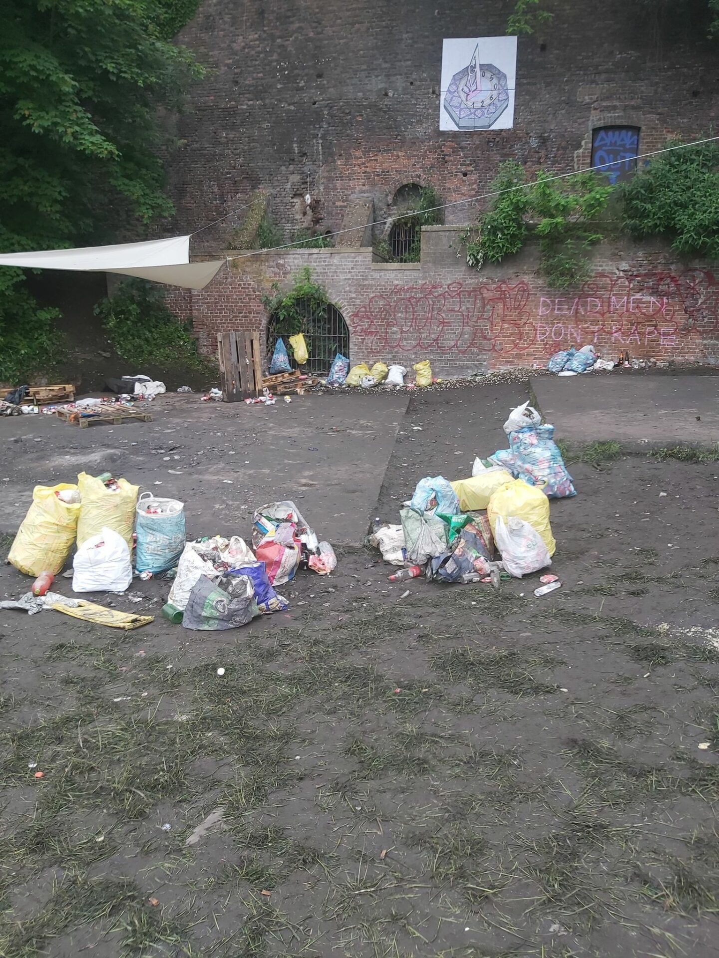 Fête clandestine, déjections humaines, tags anti-police aux Coteaux de la Citadelle: des riverains sont furieux