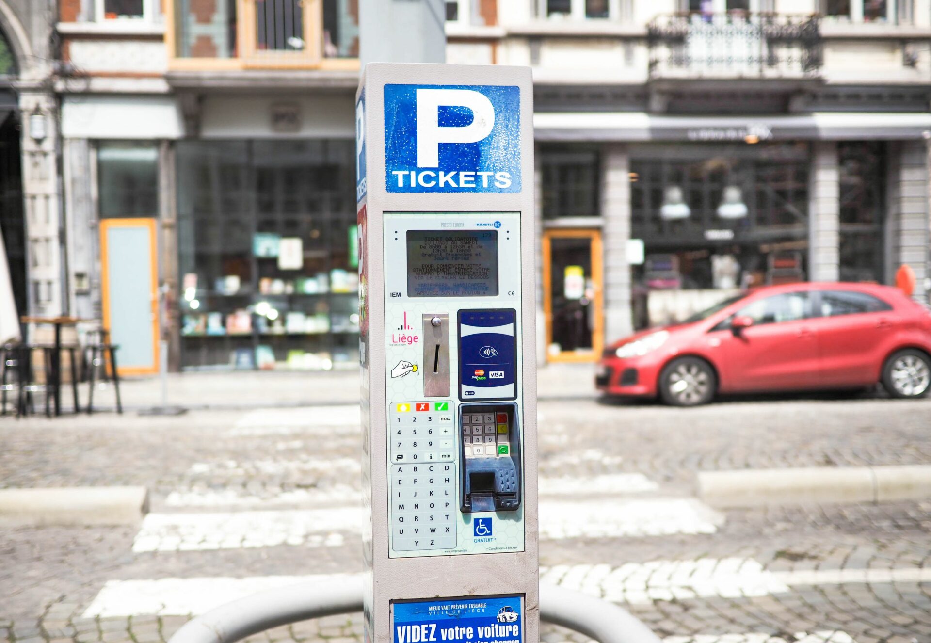 Payer son stationnement par sms à Liège est plus cher qu’indiqué