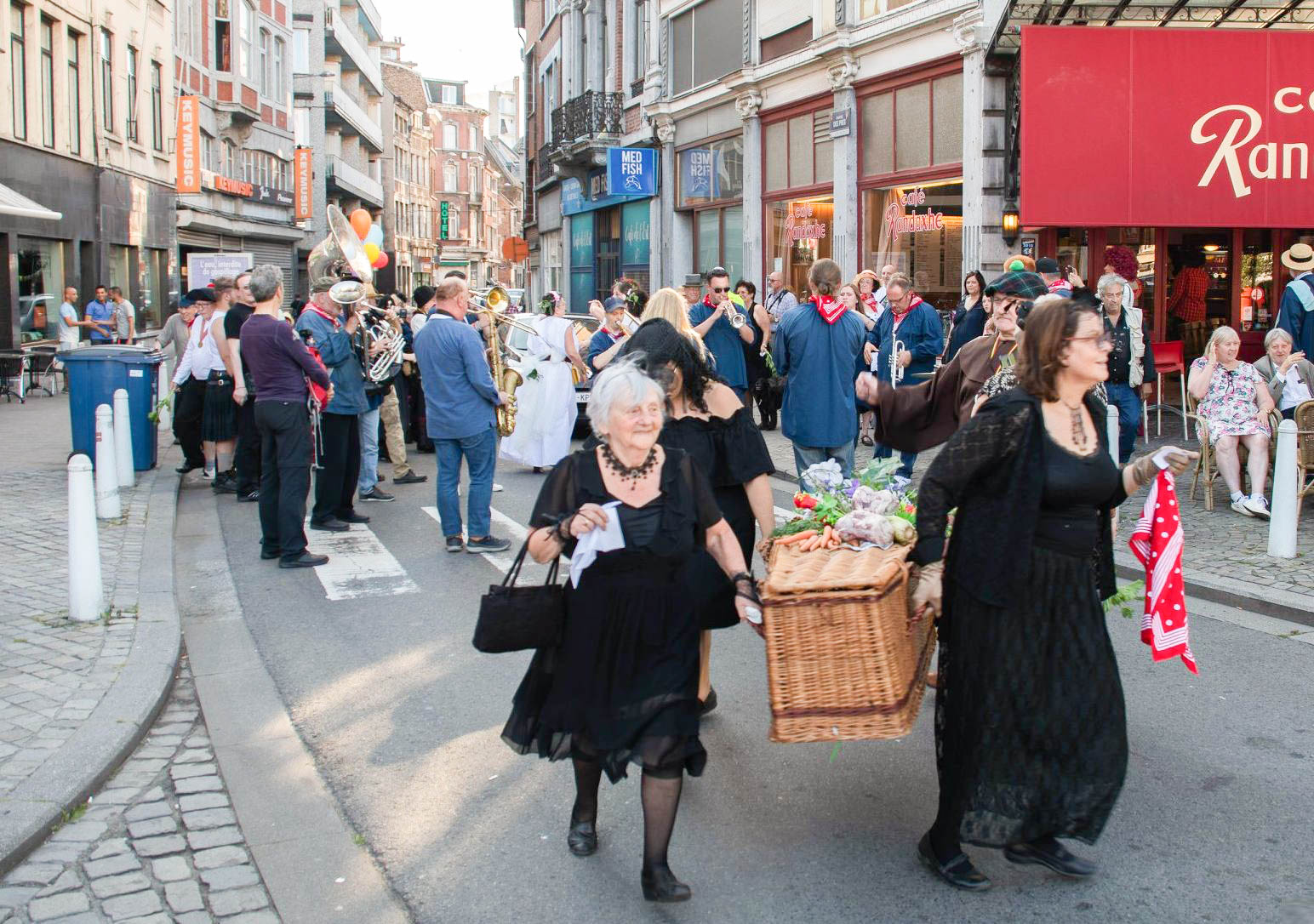 Fanfares, défilé de géants et enterrement de Mati L’ohê: les fêtes de Saint-Pholien commencent vendredi