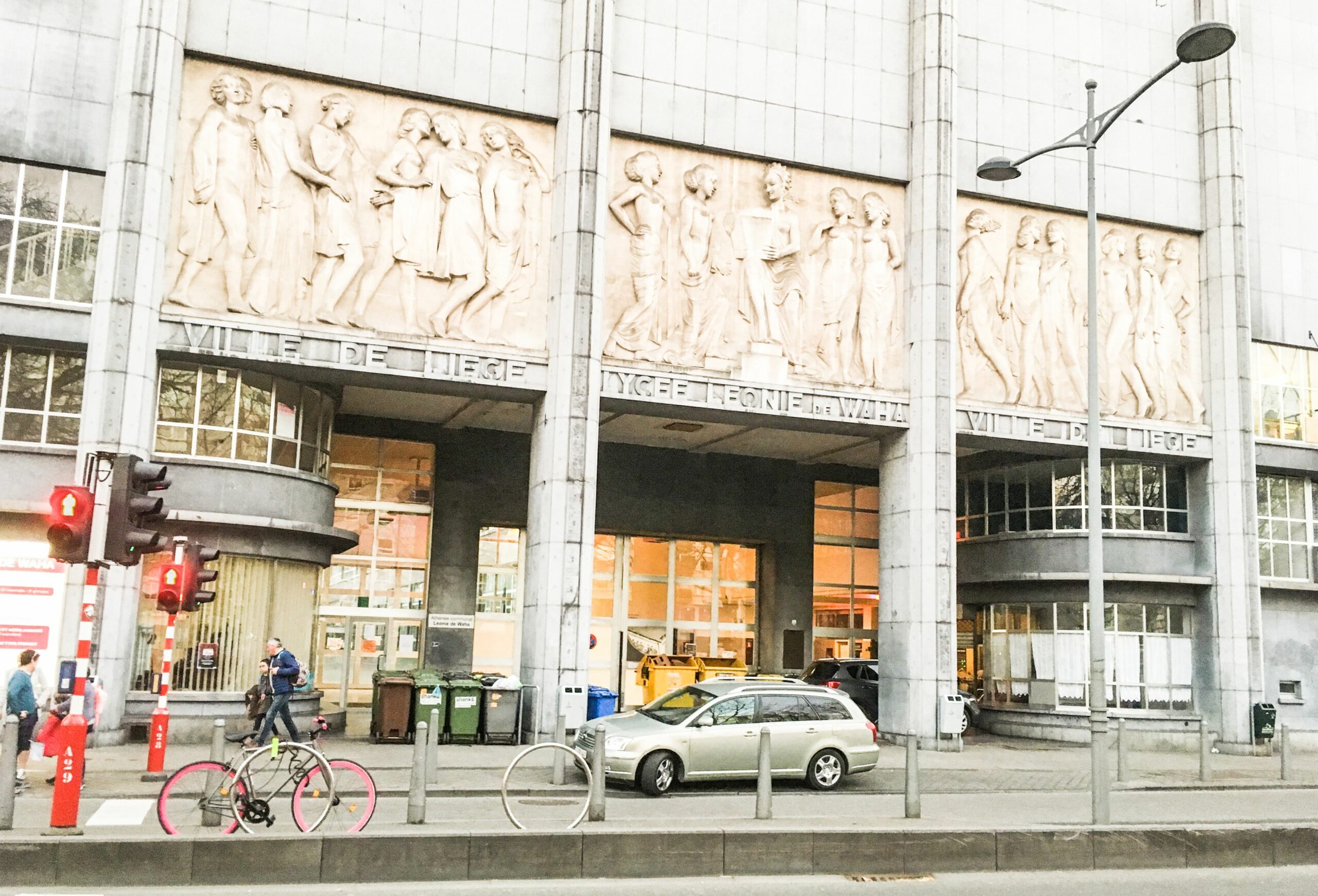 Bientôt des places de parking de maximum 15 minutes près d’une dizaine d’écoles