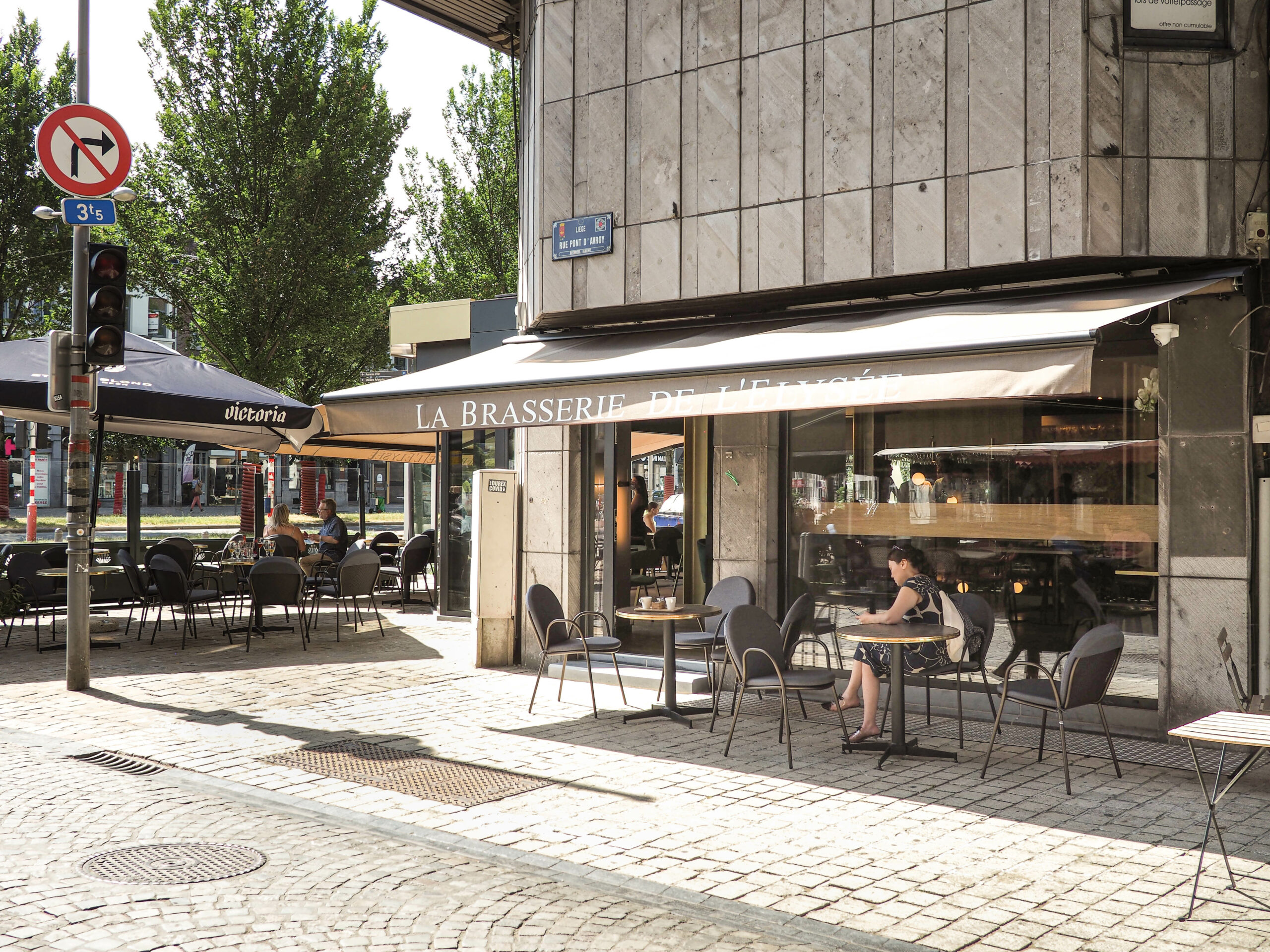 La Brasserie de l’Elysée en faillite, au coin Sauvenière-Avroy