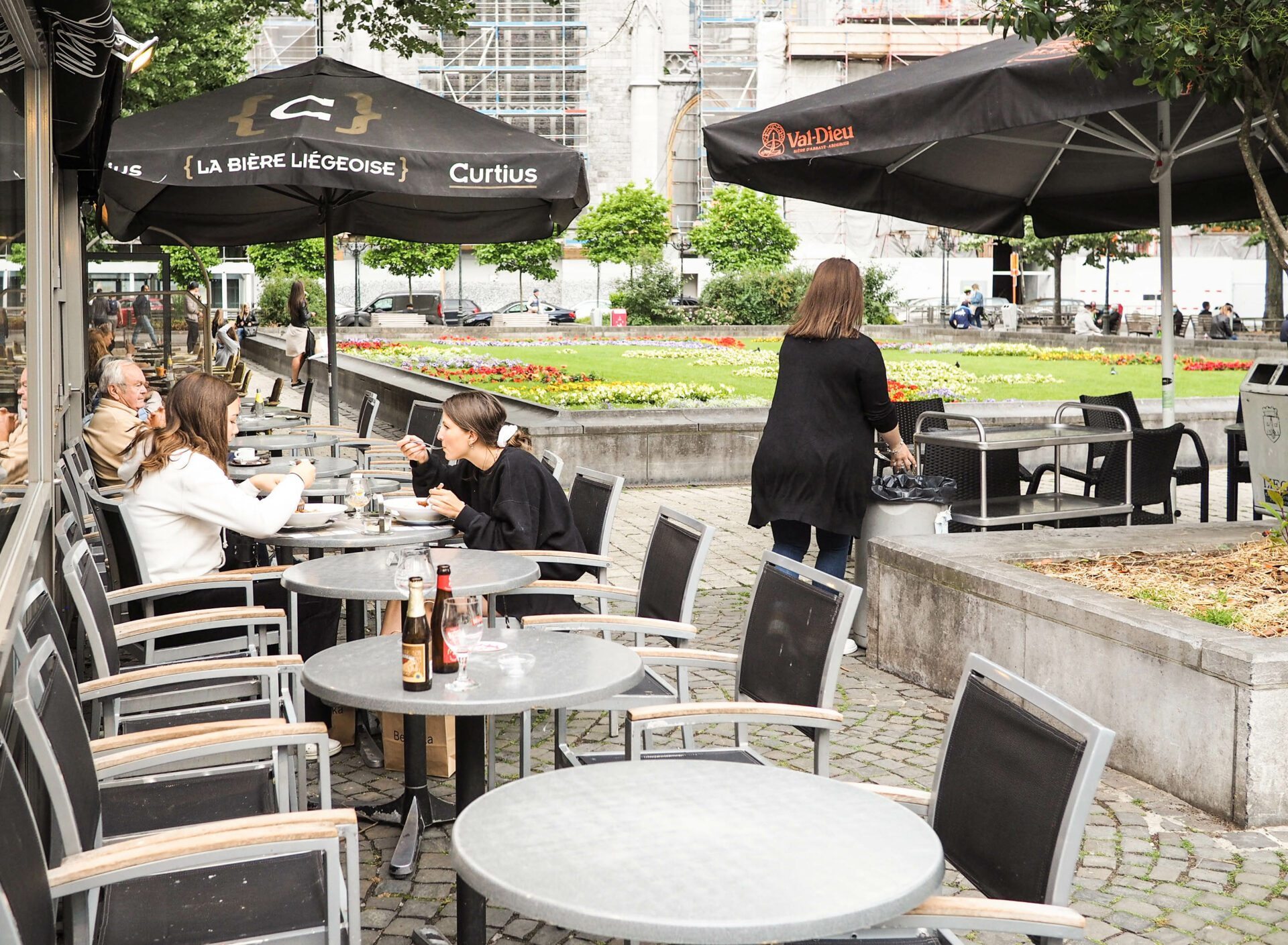 En salle, en cuisine, à l’accueil: l’Horeca recrute au moins 200 personnes en province de Liège