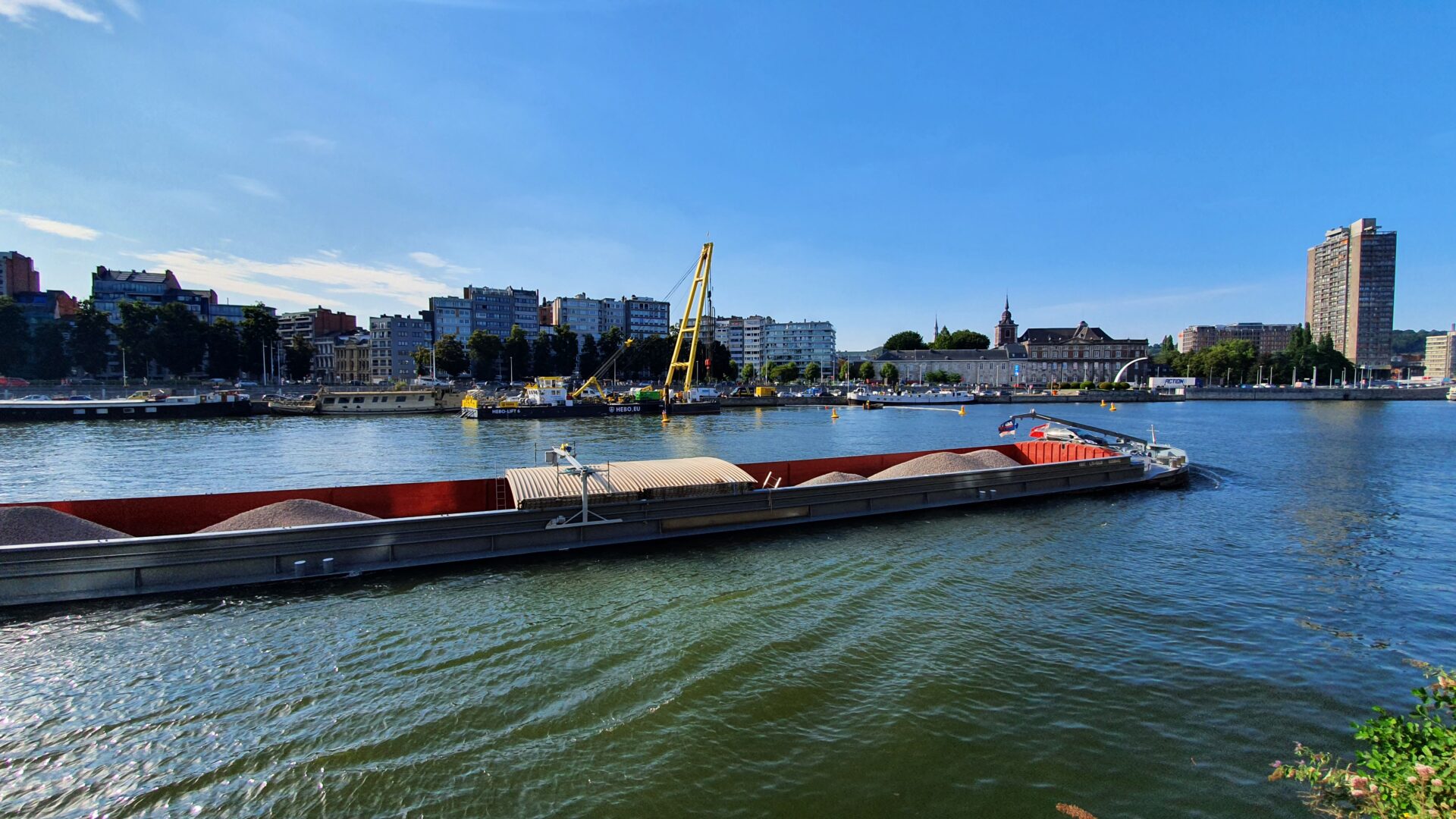 La deuxième péniche qui avait coulé a été sortie de l’eau: la navigation fluviale complètement rétablie