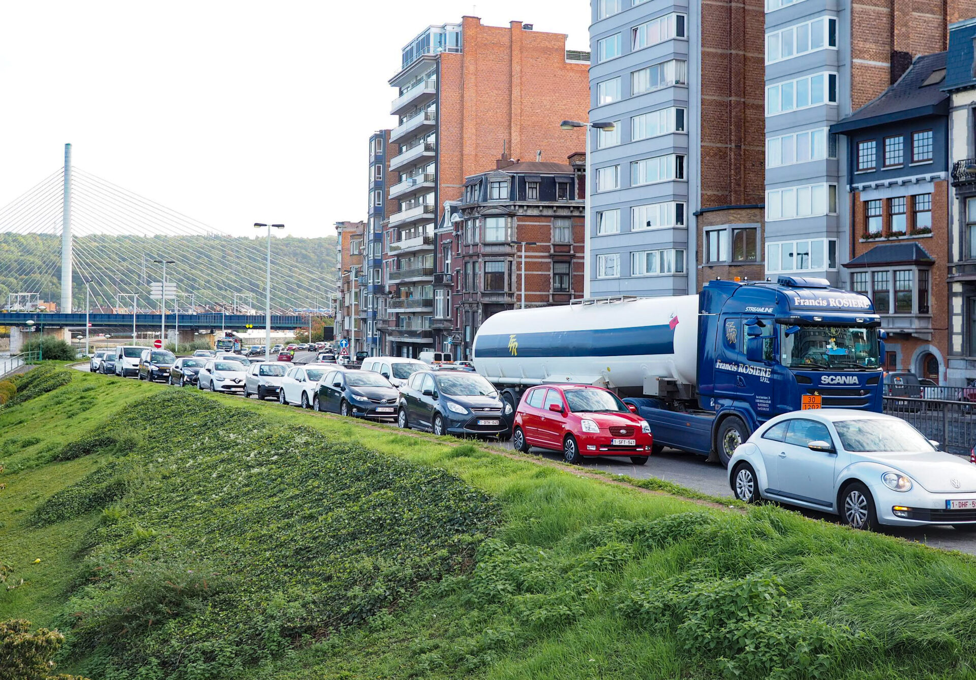 Chaos attendu sur les routes pour la rentrée: la Ville compte interdire le transit des poids lourds
