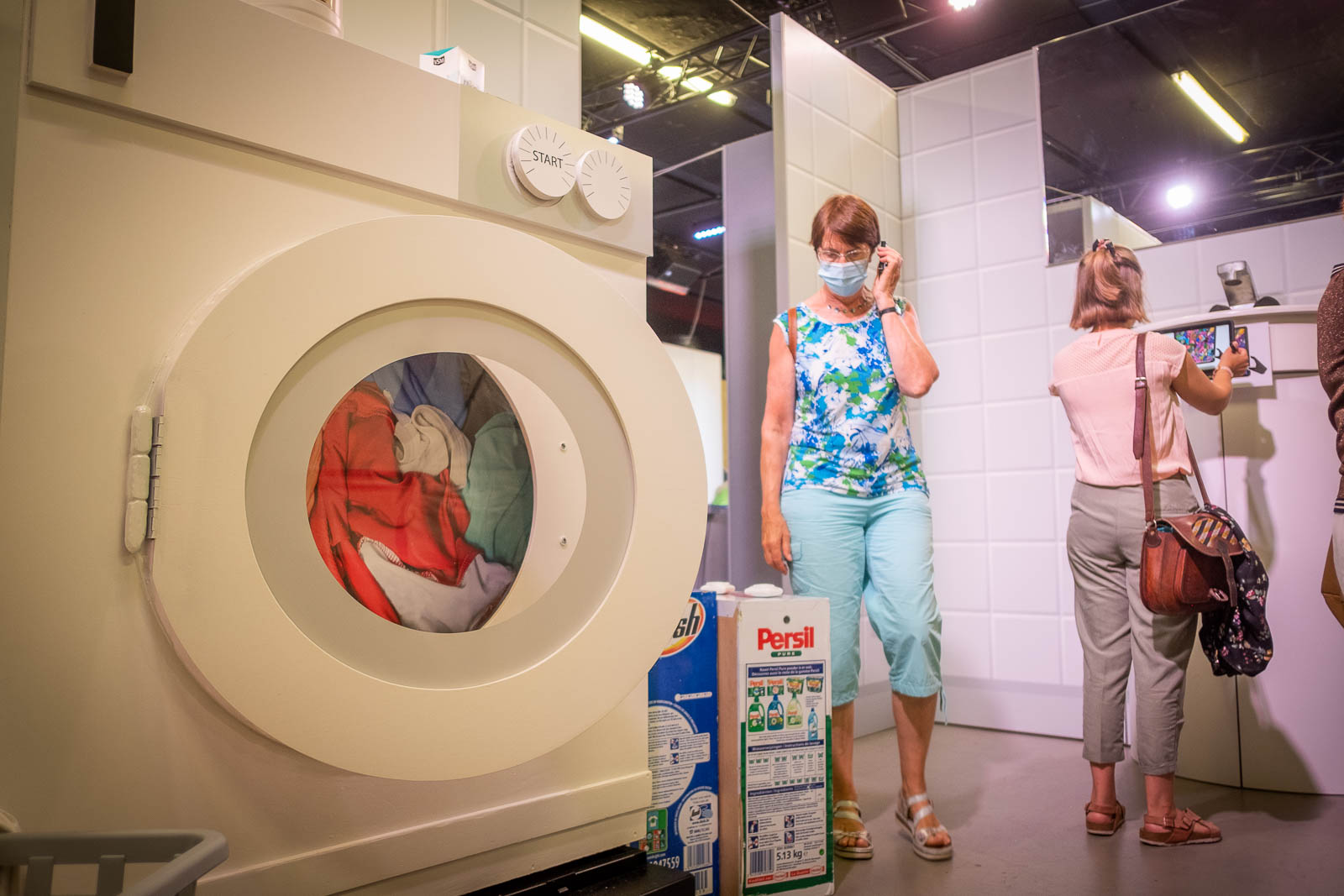 Une expo où les objets de la vie quotidienne sont agrandis pour sensibiliser aux accidents domestiques