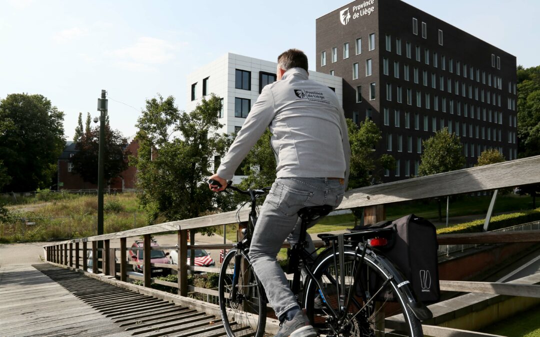 Des vélos à assistance électrique partagés pour les agents de la Province de Liège