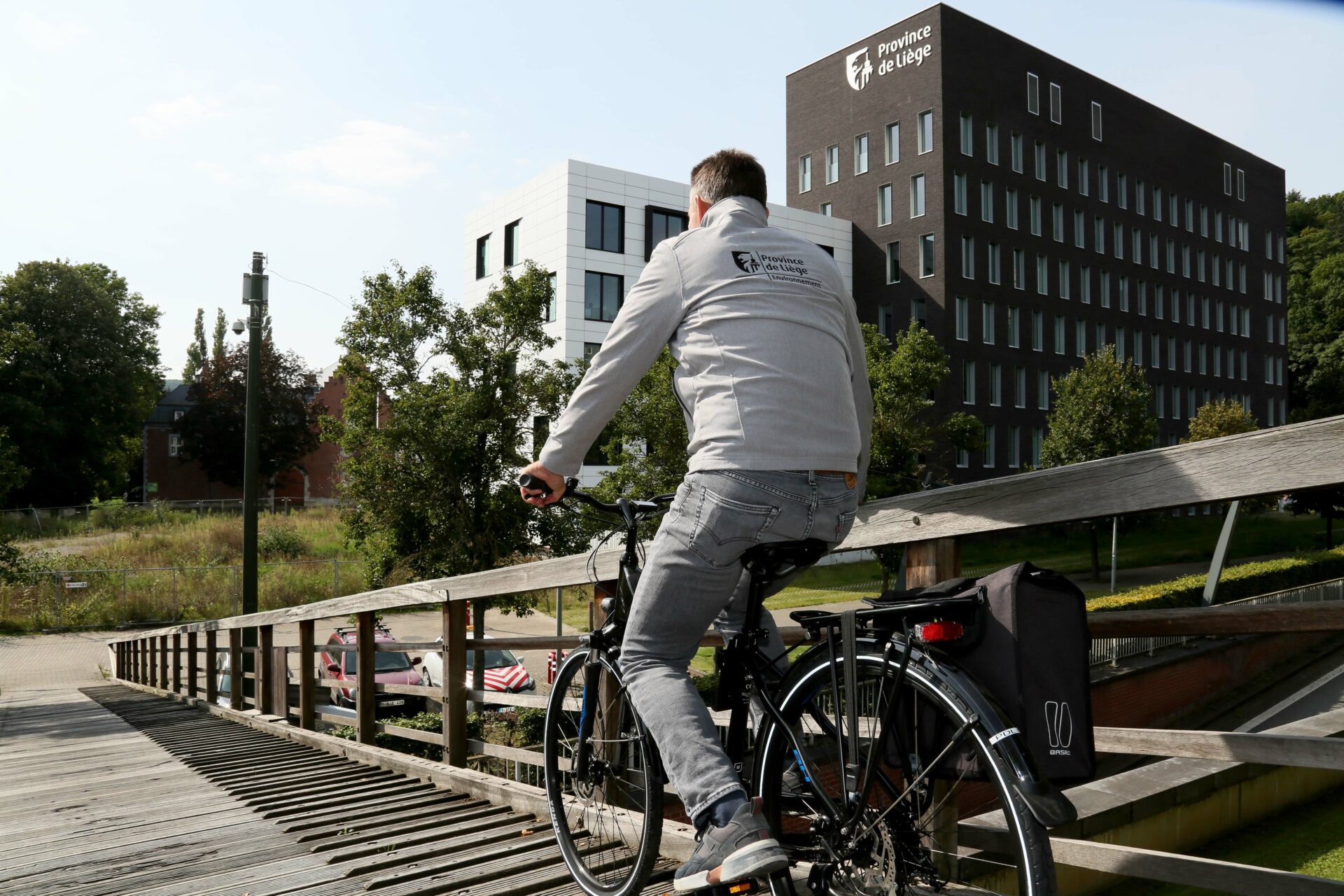 Des vélos à assistance électrique partagés pour les agents de la Province de Liège