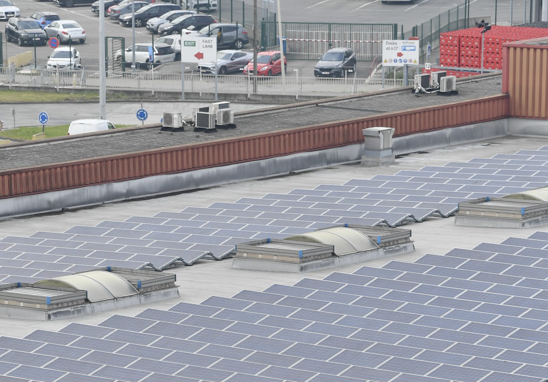 Des panneaux photovoltaïques participatifs sur le toit de la brasserie AB InBev de Jupille