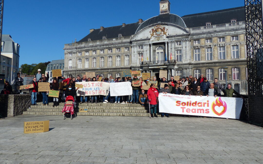 “Justice pour les sinistrés”: une cinquantaine de manifestants dénoncent l’inaction des assurances