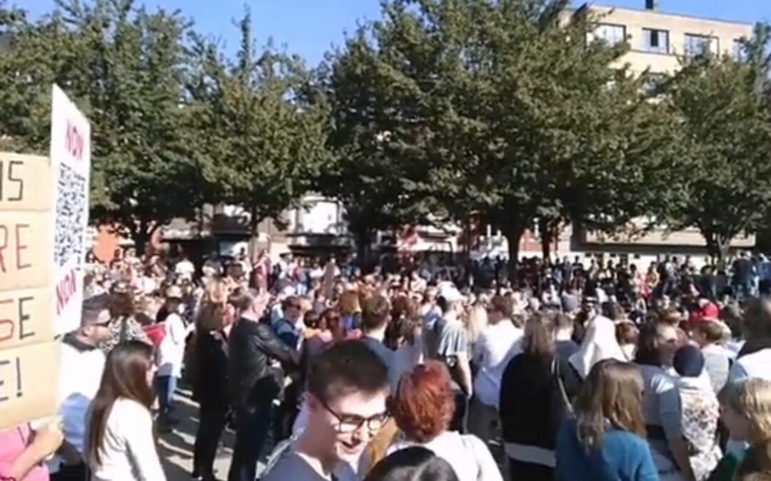 Une manifestation contre le pass Covid rassemble 800 personnes à Saint-Léonard