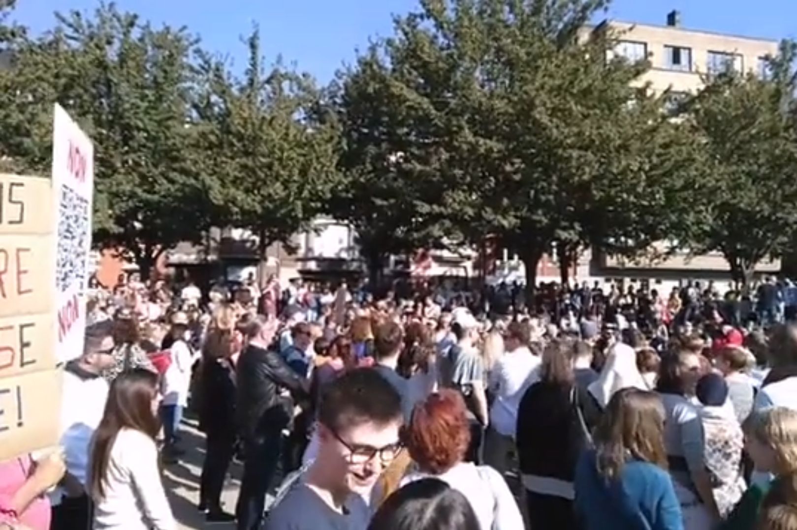 Une manifestation contre le pass Covid rassemble 800 personnes à Saint-Léonard