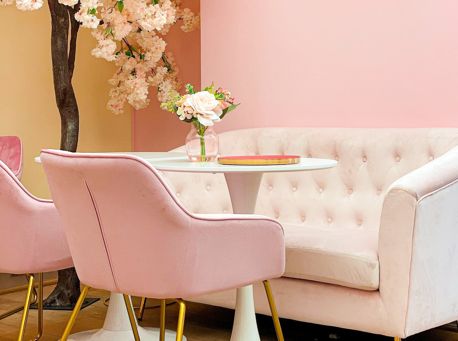 Un tea-room « pink » de style londonien va ouvrir au centre-ville