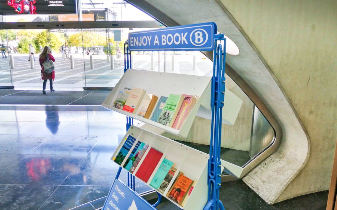 Cette boîte à livres est disponible gratuitement à la gare des Guillemins