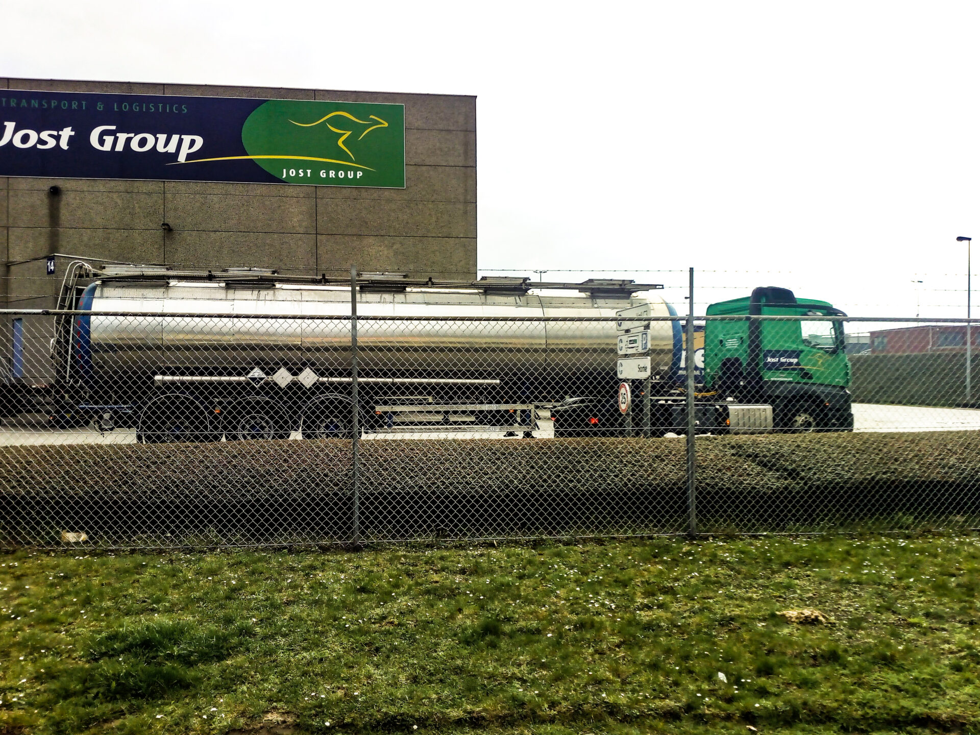 Dumping social : le transporteur Jost Group échapperait aux poursuites en payant une transaction de 30 millions