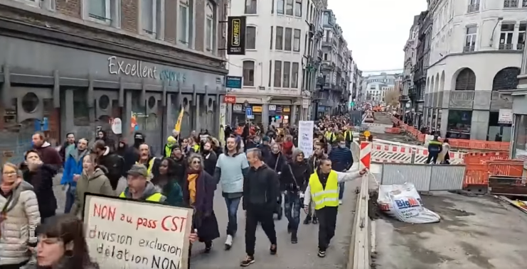Au moins 1.500 personnes ont manifesté contre le CST ce samedi à Saint-Léonard (vidéos)