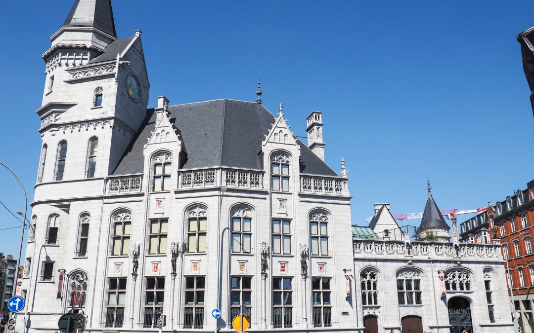 Pourquoi appelle-t-on “Grand’Poste” l’ancienne “grande poste” de Liège aujourd’hui rénovée?