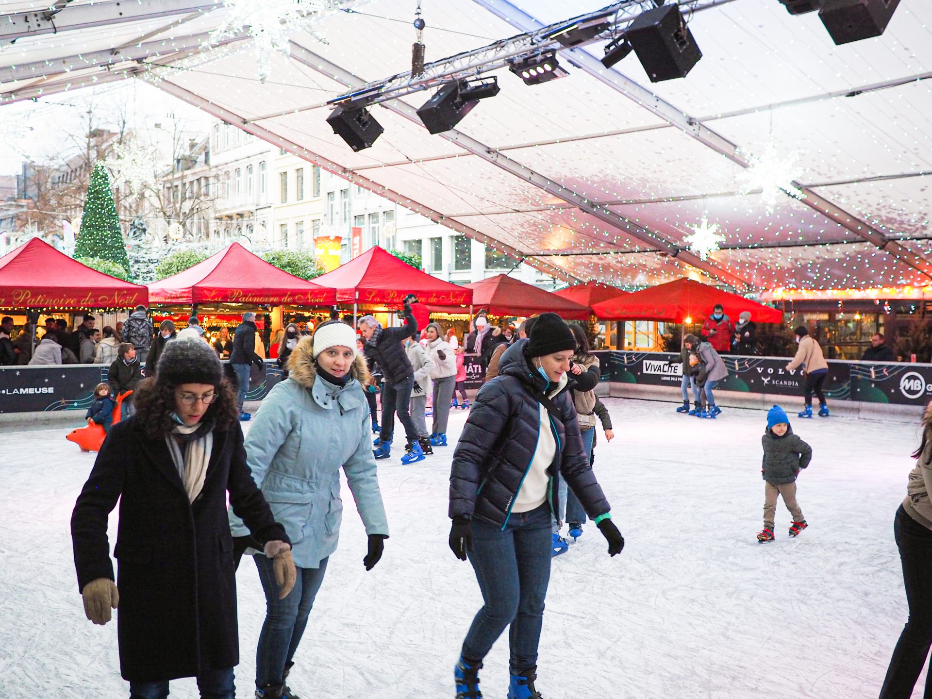 La patinoire de Noël couverte place Cathédrale devrait être épargnée