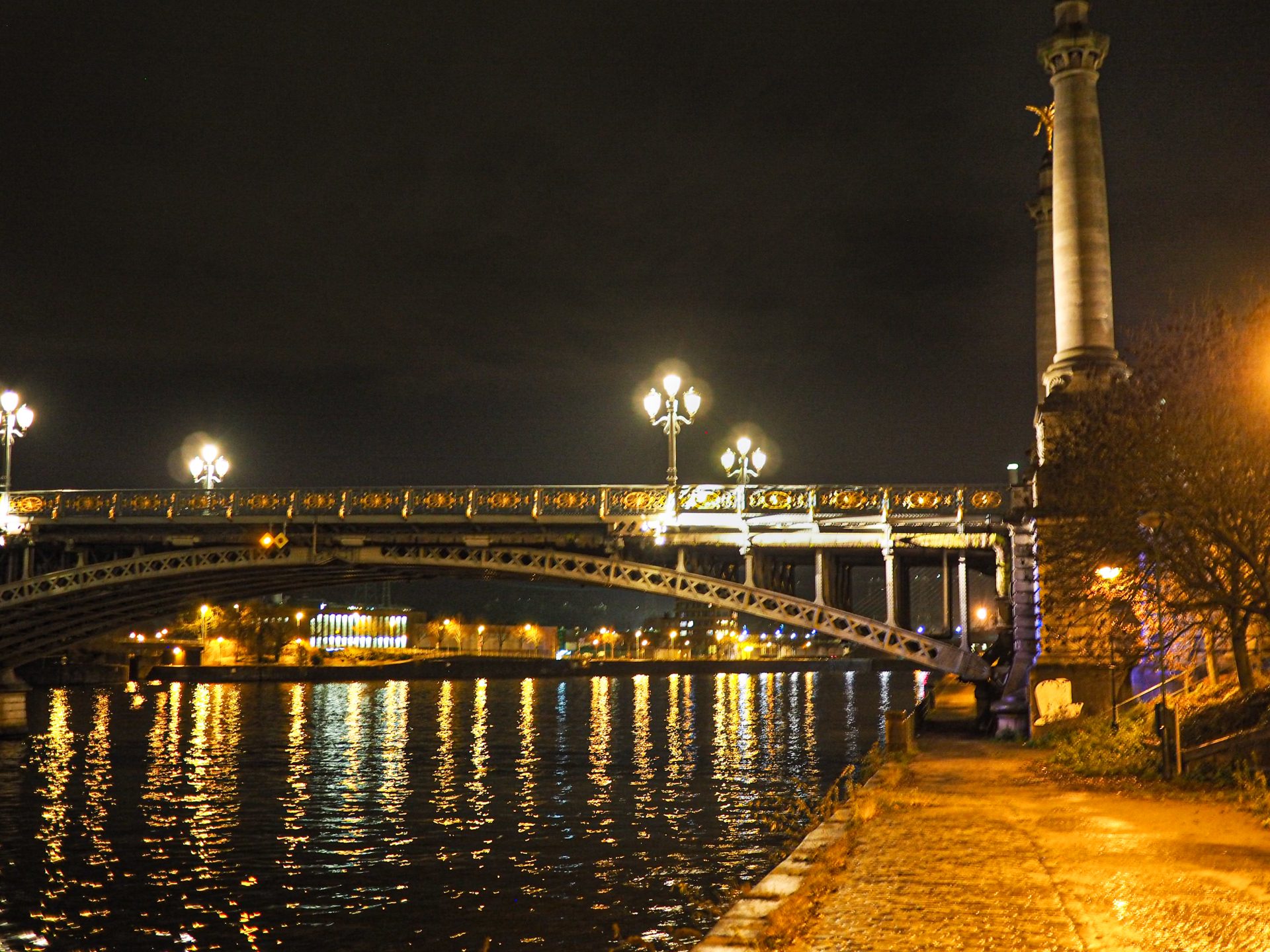 Le pont de Fragnée n’est plus illuminé depuis des mois et le SPW peine dans la réparation