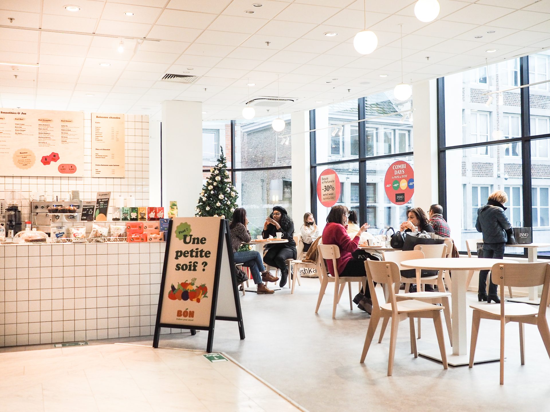 Le magasin Hema ferme son restaurant; l’INNO ouvre le sien avec une très belle vue