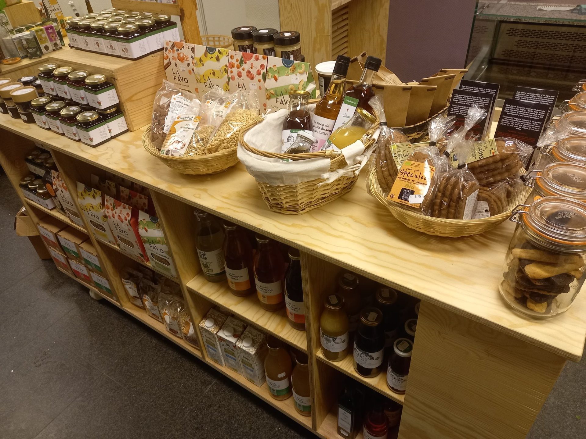 Nouvelle épicerie de quartier en circuits courts rue Saint-Gilles