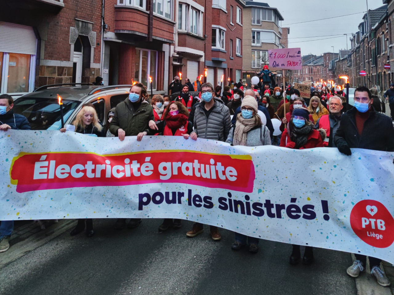 120 personnes à la marche aux flambeaux du PTB à Angleur