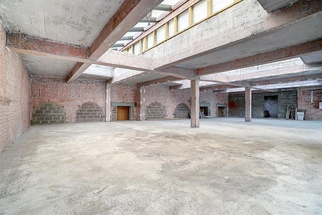 Un ancien bâtiment industriel mis en vente rue des Bayards à Saint-Léonard pour créer appartements, lofts ou commerce