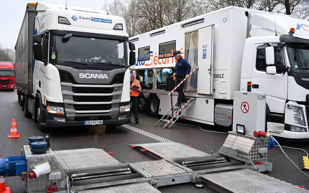 Vaste contrôle ciblant les camions en province de Liège: 34.000 euros d’amendes infligées
