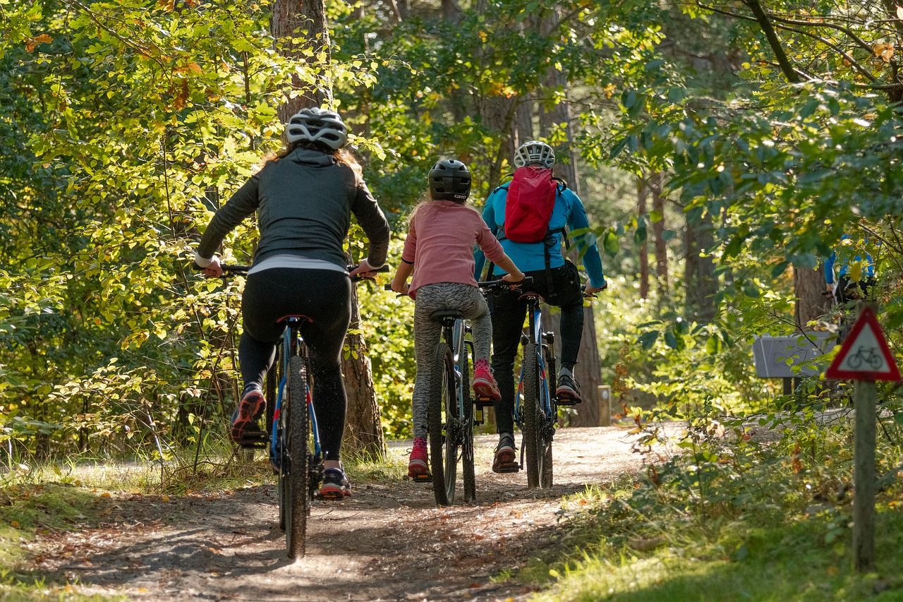 Ce samedi, un cours est organisé pour apprendre aux adultes à rouler en vélo