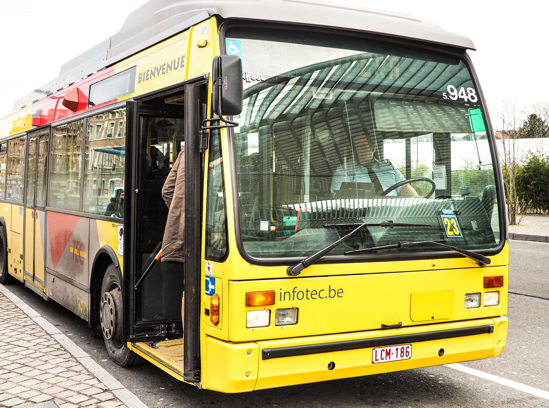 Dès ce lundi, il faudra de nouveau monter dans les bus par les portes avant