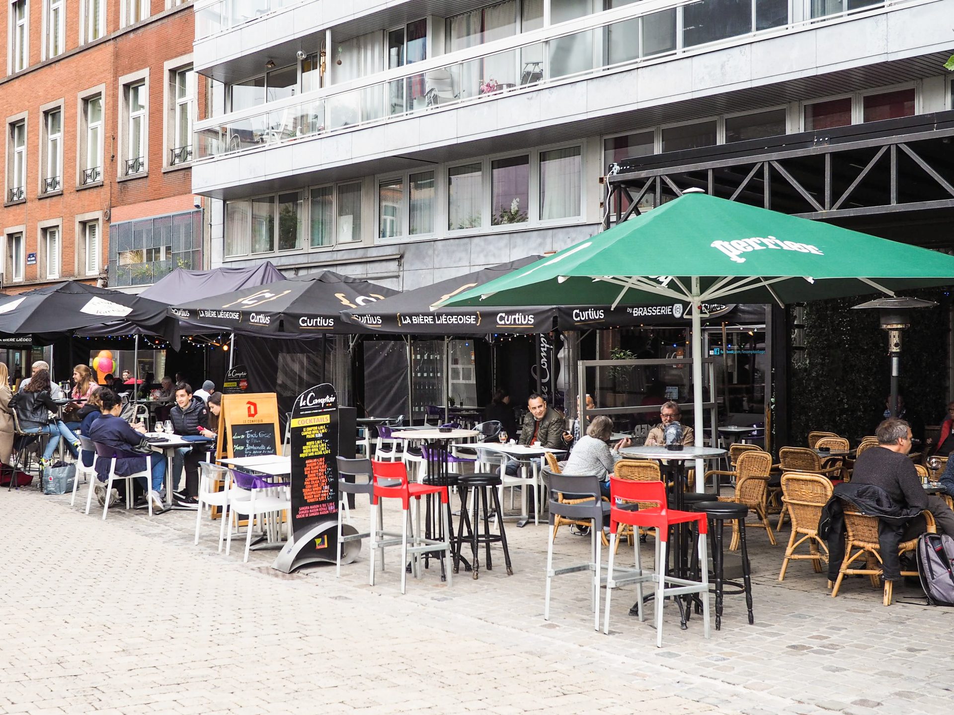 Les extensions de terrasses des cafés et restaurants pourront rester telles quelles jusqu’en octobre