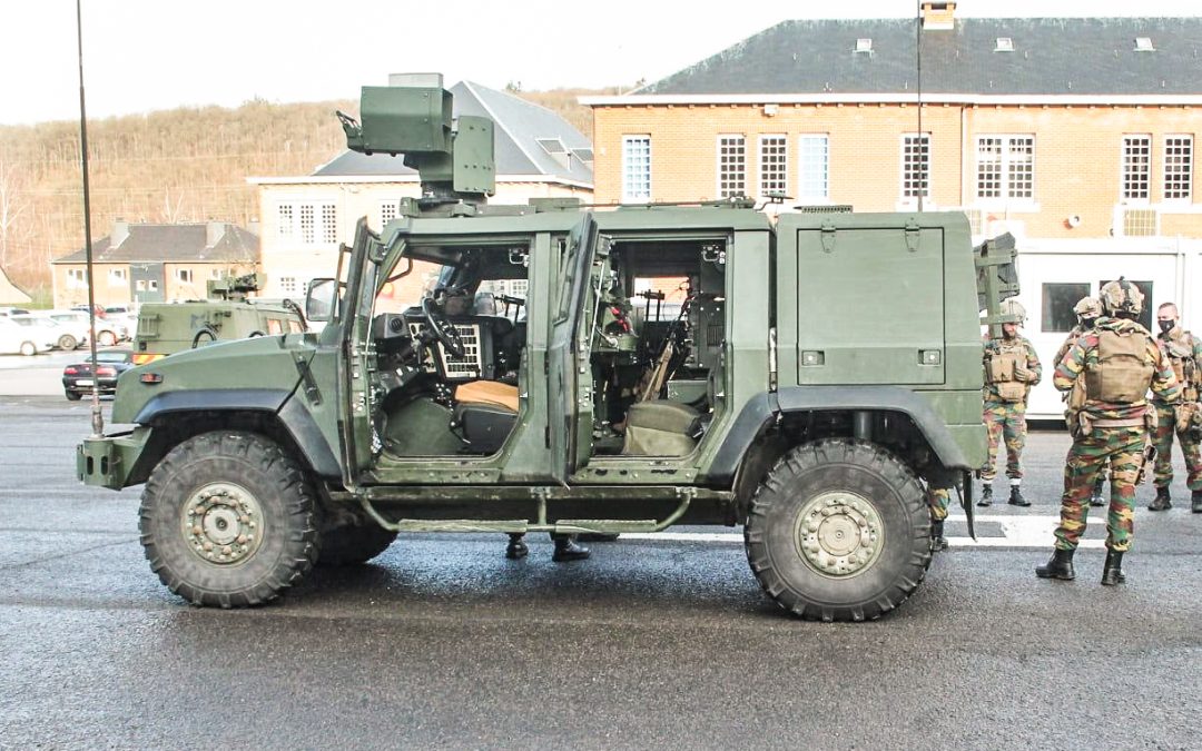 Véhicule blindé de l’armée et nouvelle option d’étude au collège Sainte-Véronique