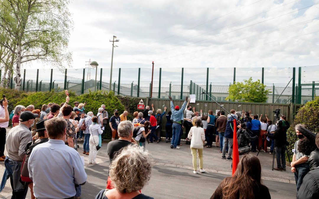 Appel à manifester pour la suppression des centres fermés retenant certains étrangers, donc celui de Vottem