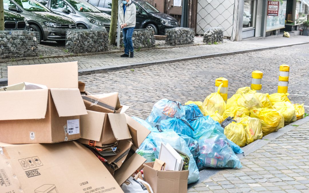 20 camions tourneront jusque samedi soir pour ramasser les PMC et cartons qui jonchent les rues