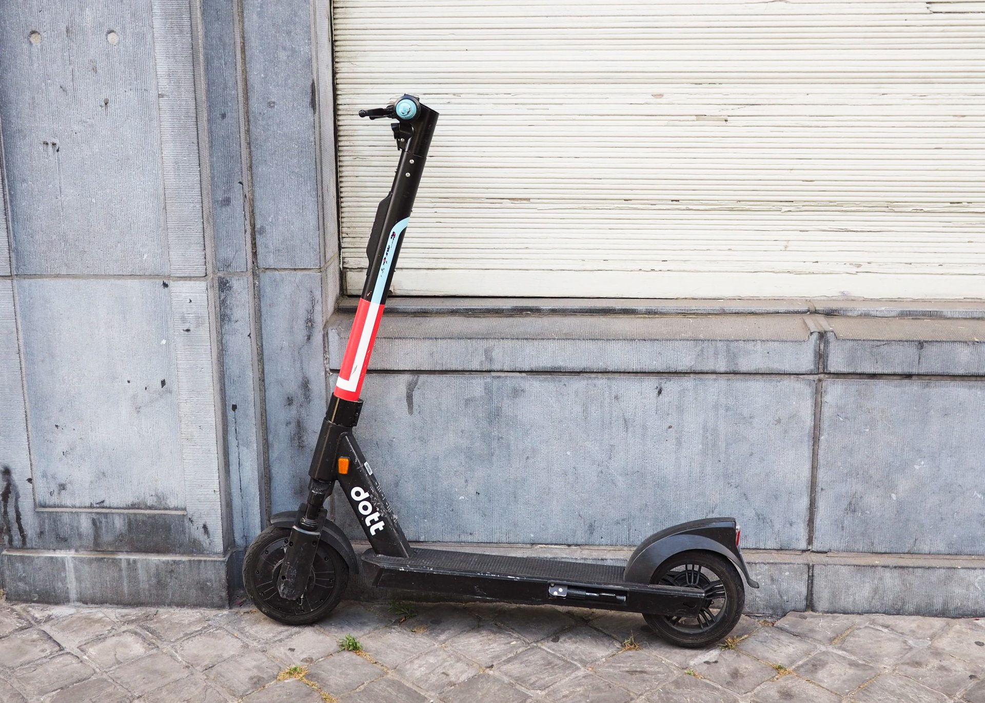 Herstal accueille les trottinettes en libre-service mais se distingue de Liège en épargnant les piétons