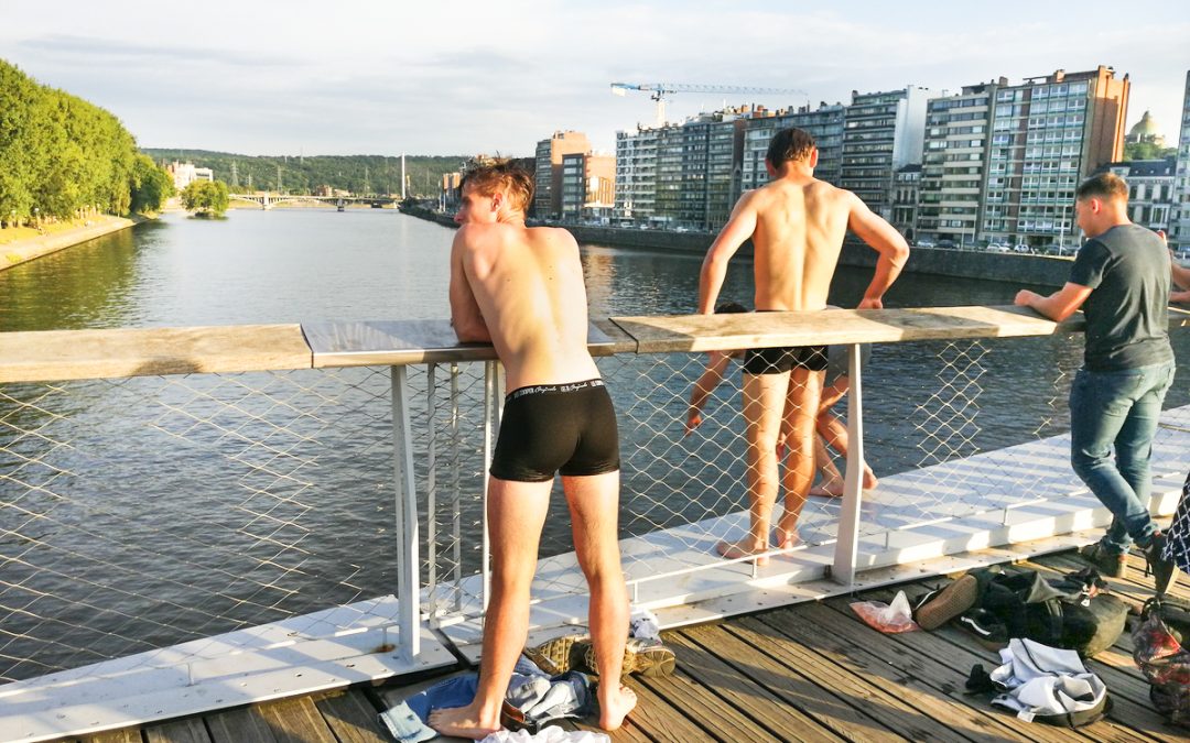 Sauter dans la Meuse depuis la « passerelle Boverie » est devenu un nouveau jeu: quelles amendes ?