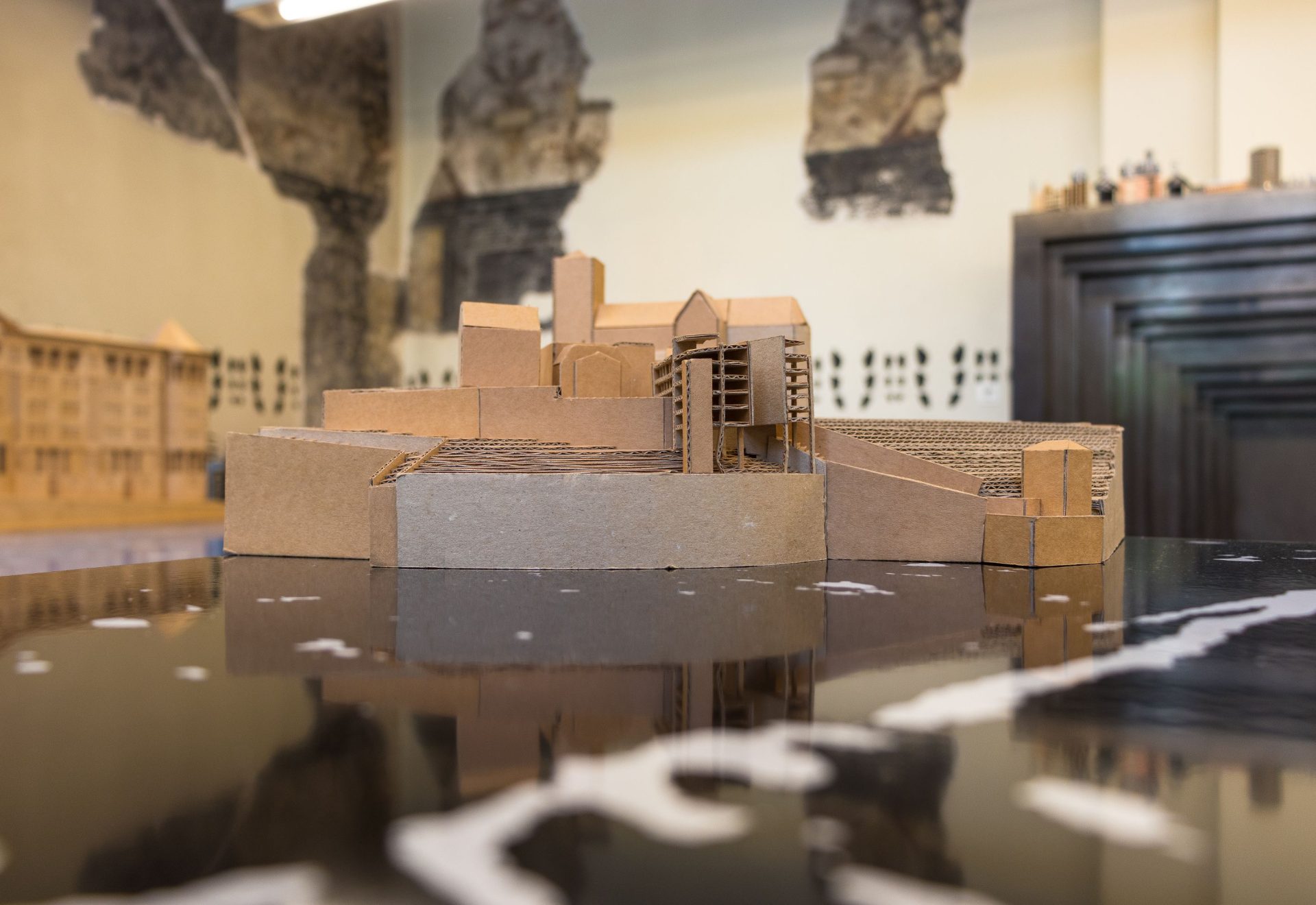 Expo gratuite sur l’architecte Charles Vandenhove à l’hôtel Torrentius
