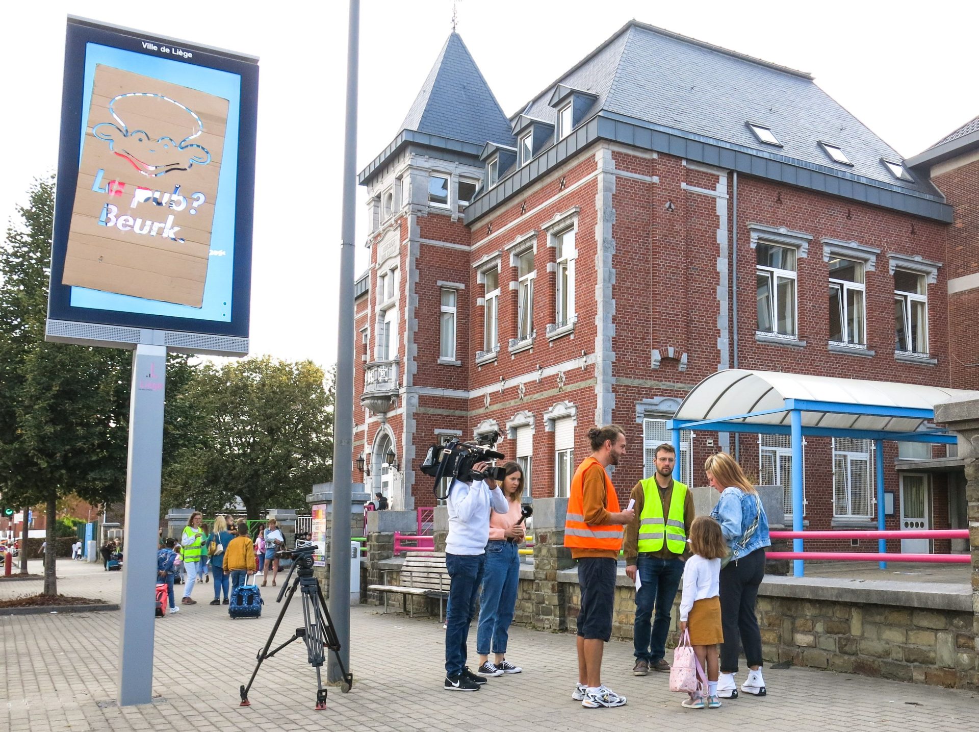 La Ville doit-elle interdire la publicité aux abords des écoles?